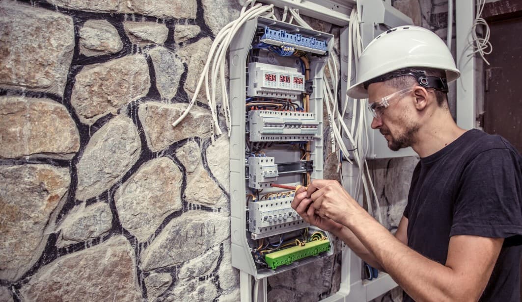 Do You Need an Electrical Panel Upgrade in Hartford CT? 7 Signs Your Home Needs More Power